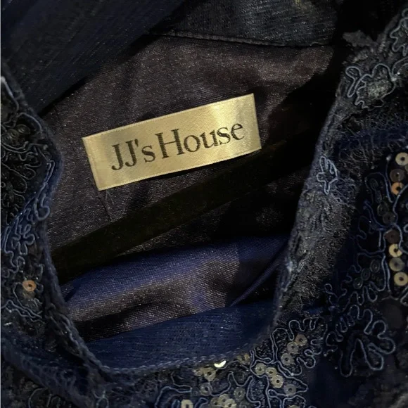 JJs House Elegant Long Sleeve Gray Dress with Cape - Picture 11 of 13